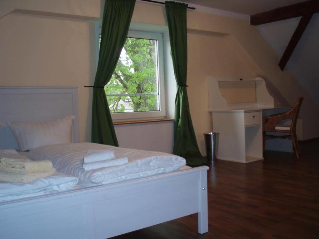 Airport Hostel Hallbergmoos Eksteriør billede